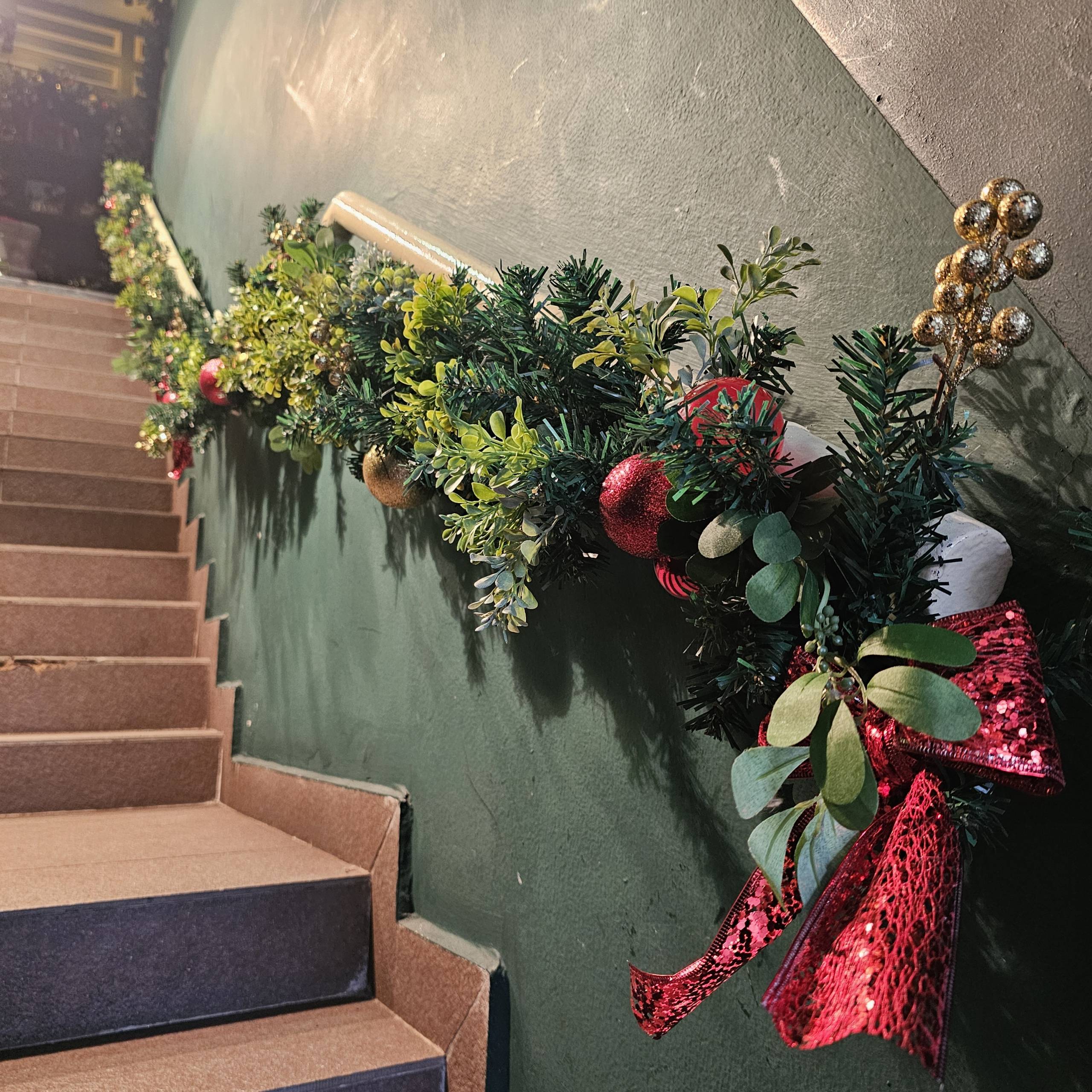 Christmas Stairway Decor