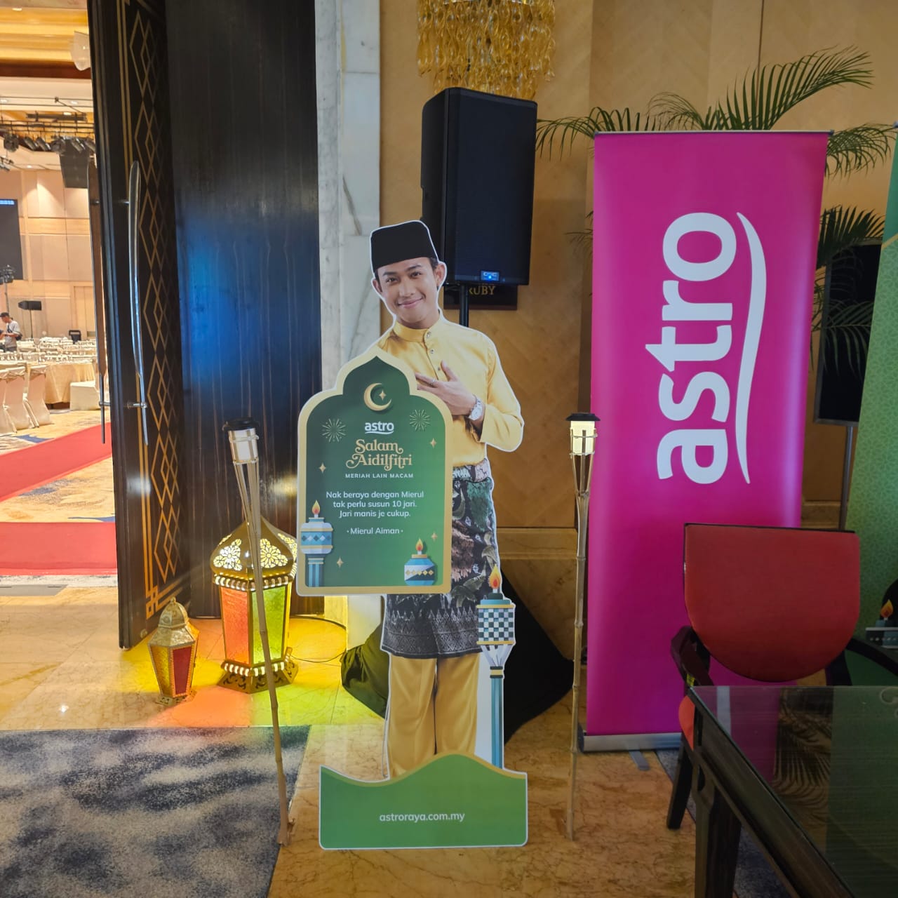 Astro - Entrance decor